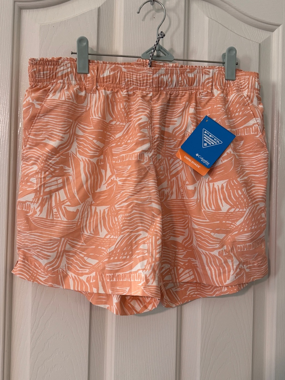 Columbia PFG Women’s Peach Print Elastic-Waist Shorts
